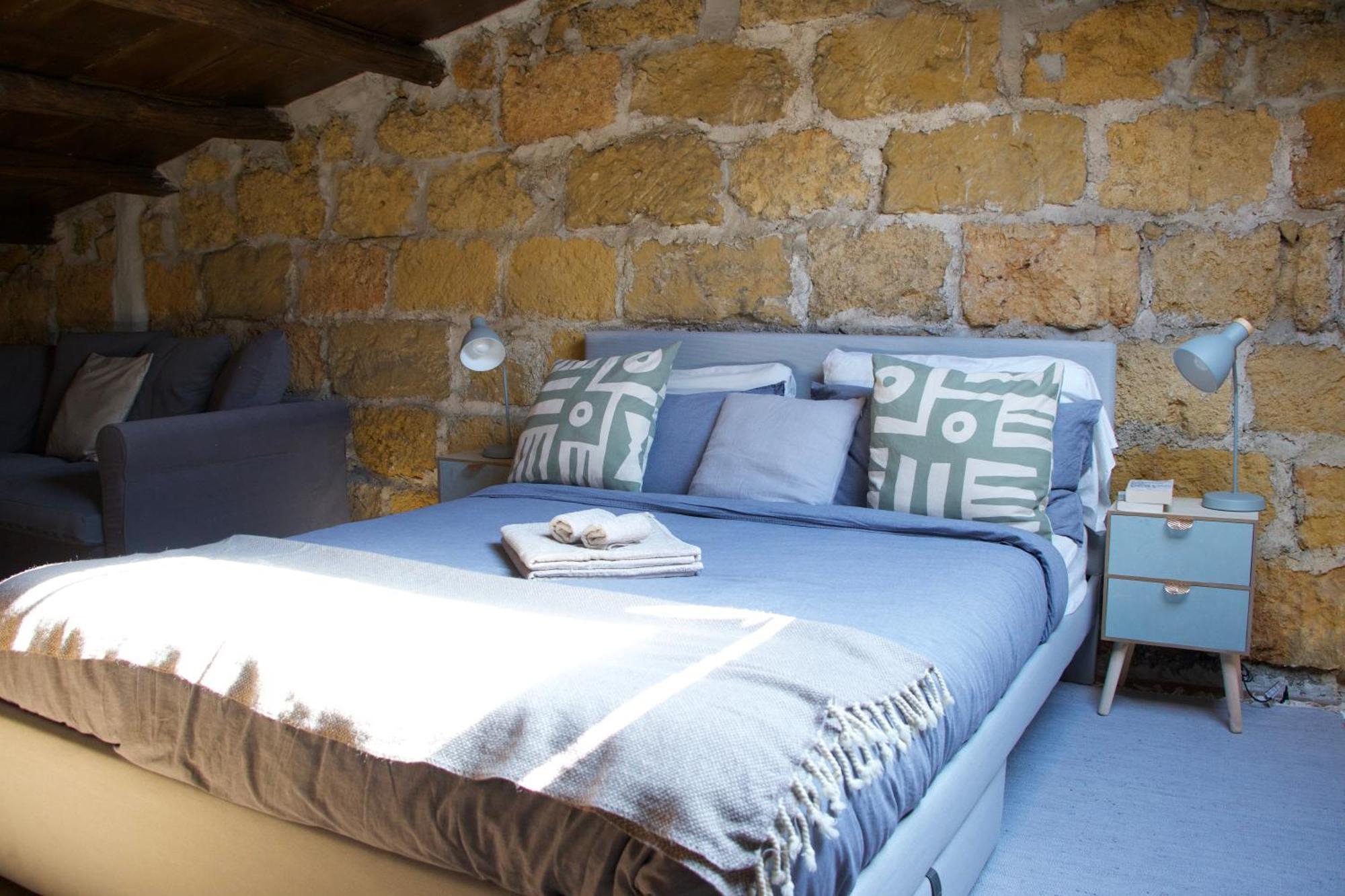 Sandstone Loft Close To Center Apartment