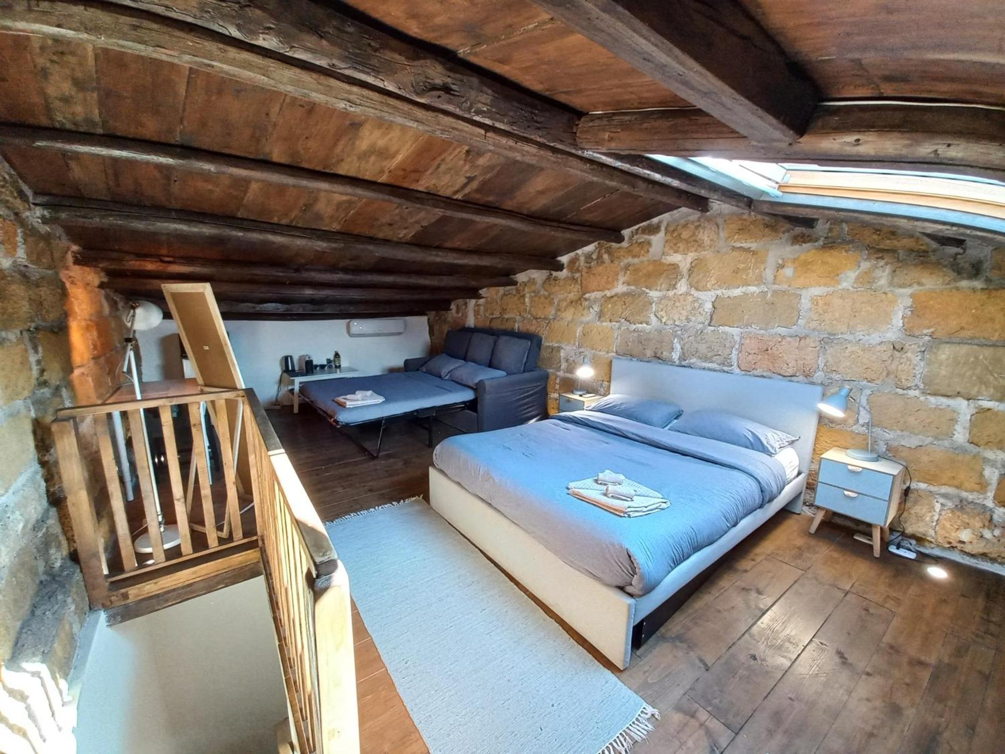 Sandstone Loft Close To Center Apartment