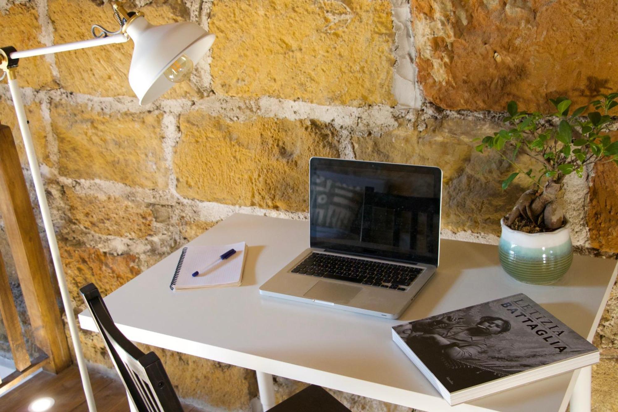 Sandstone Loft Close To Center Apartment